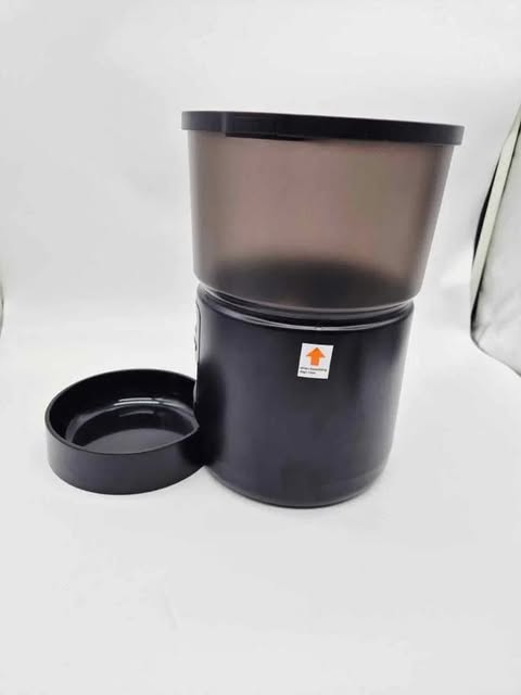 Автоматична хранилка за котки и кучета от мини породи